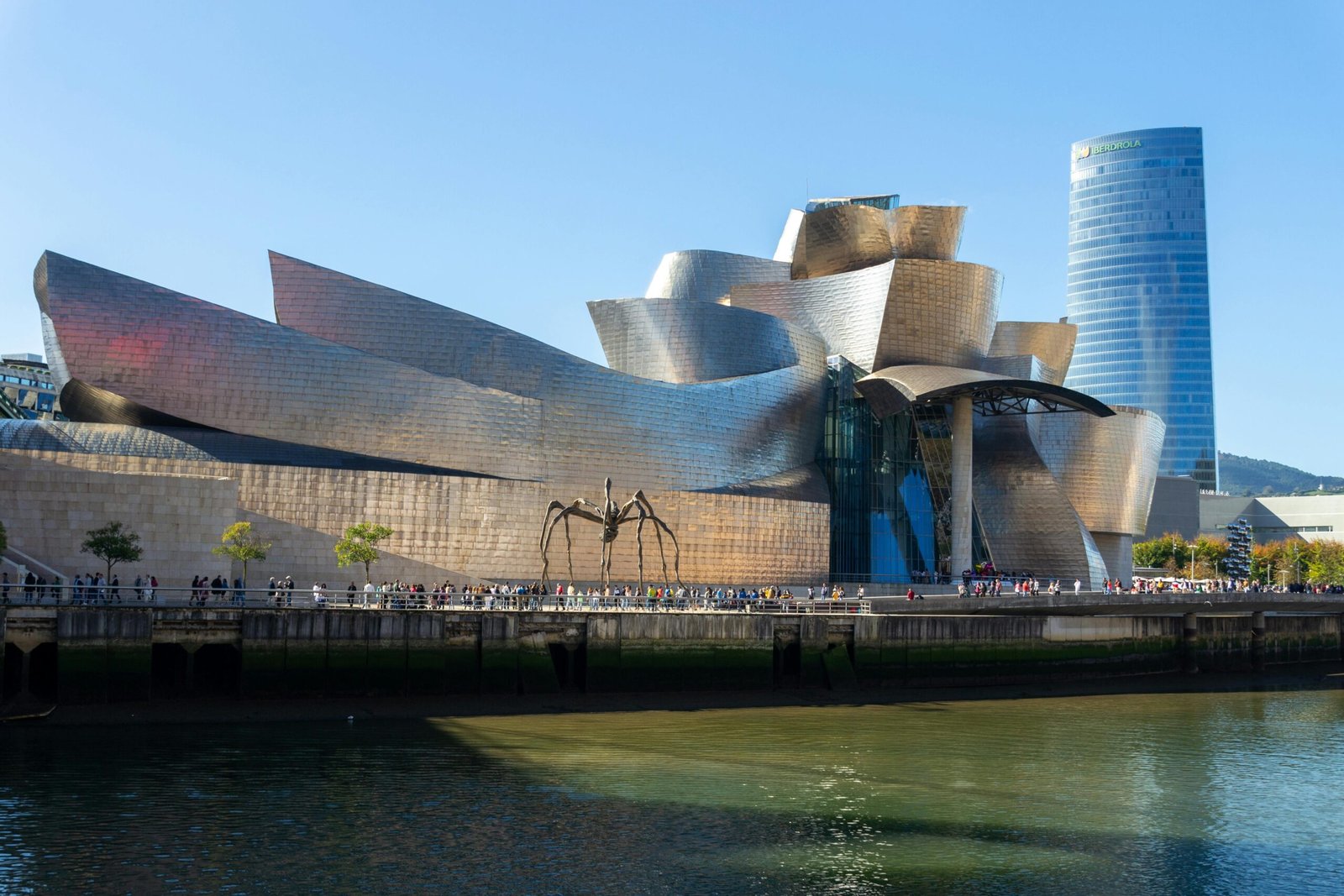 Bilbao - Guggenheim Múzeum, A Város Ikonikus Épülete